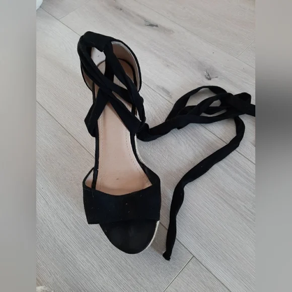 Sandals - Picture 4 of 4